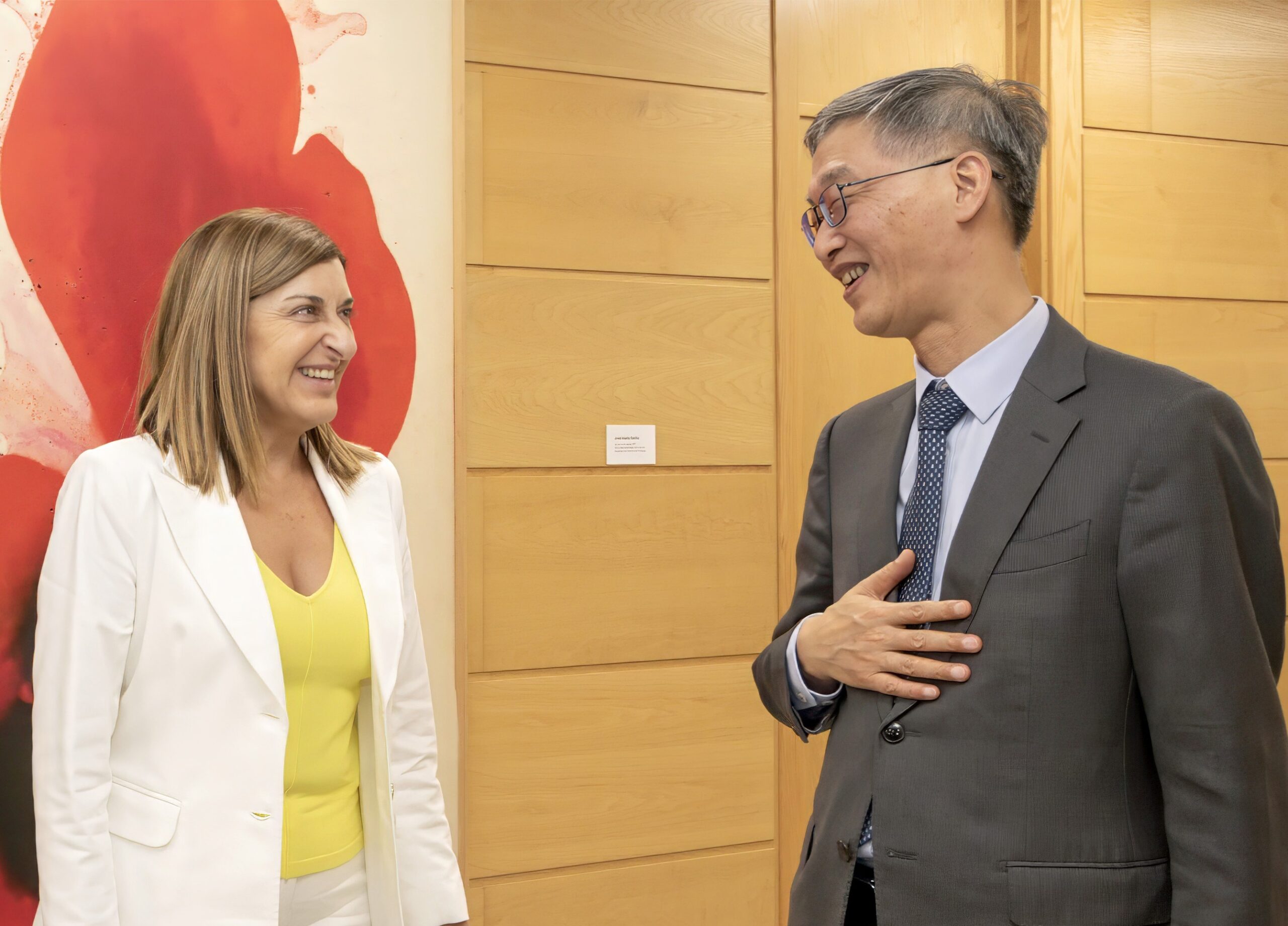 Cantabria busca atraer inversión china con el Puerto de Santander y La Pasiega